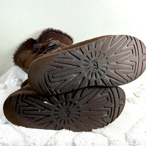 Uggs Tall Three Chocolate Button Boots size 9 - Picture 11 of 11